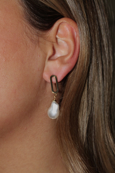 Pearly Love Earrings