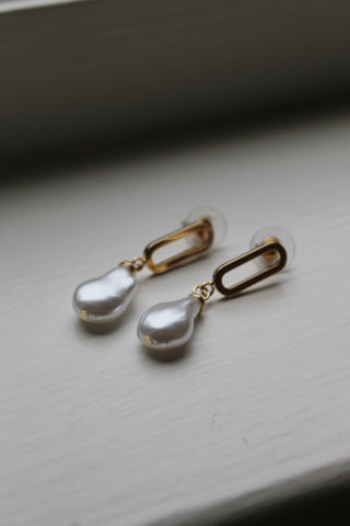 Pearly Love Earrings